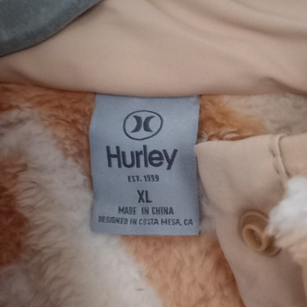 Woman's Hurley fleece jacket. 1/4 snap. Front pocket opens from both sides. NWT - Picture 4 of 5